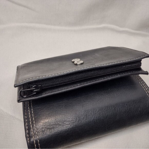 Dockers Leather Wallet and Shoulder Bag - Picture 6 of 12